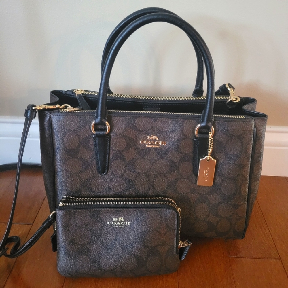 Coach Signature Canvas Surrey Carryall